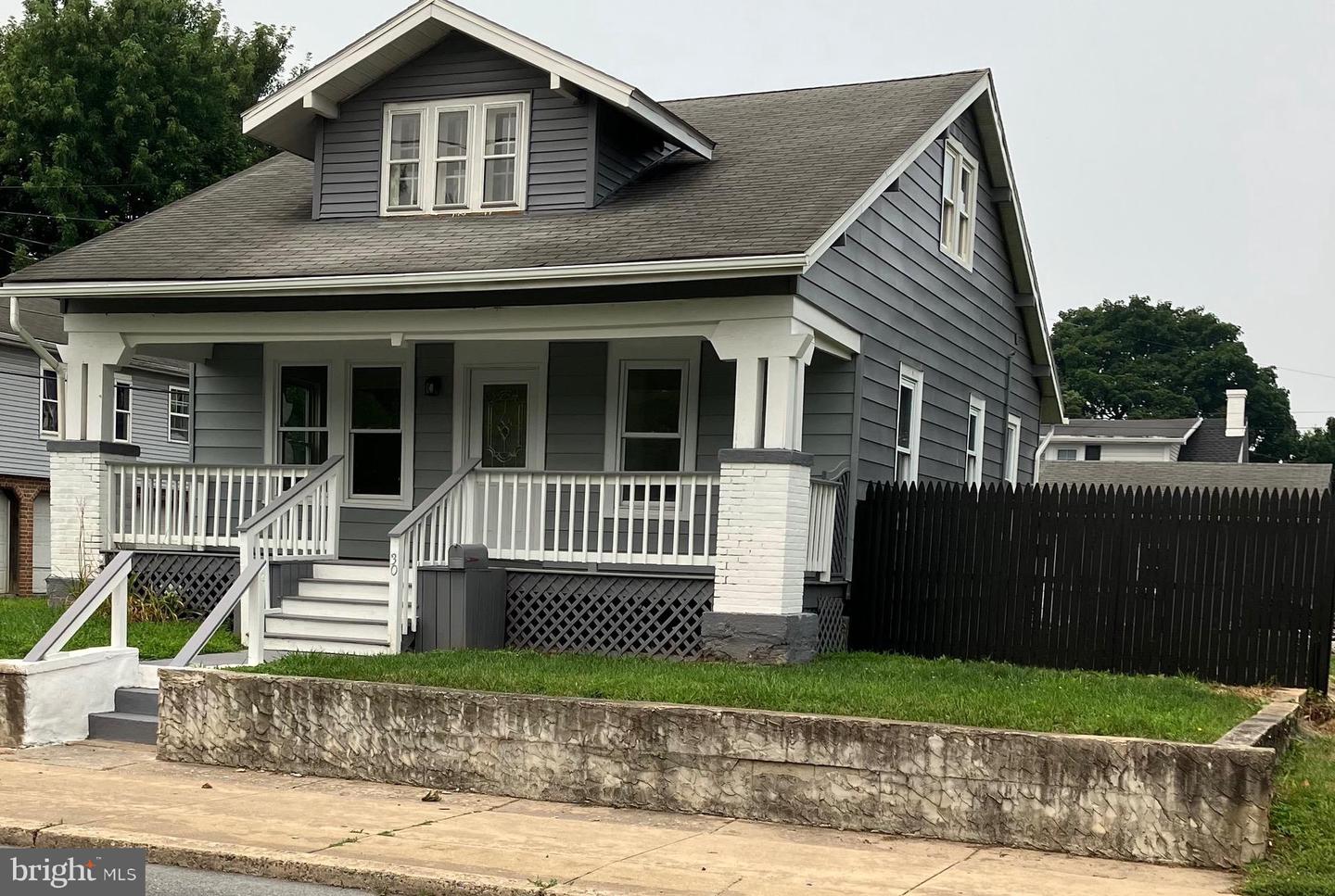 30 E Stiegel St Property Photo 1