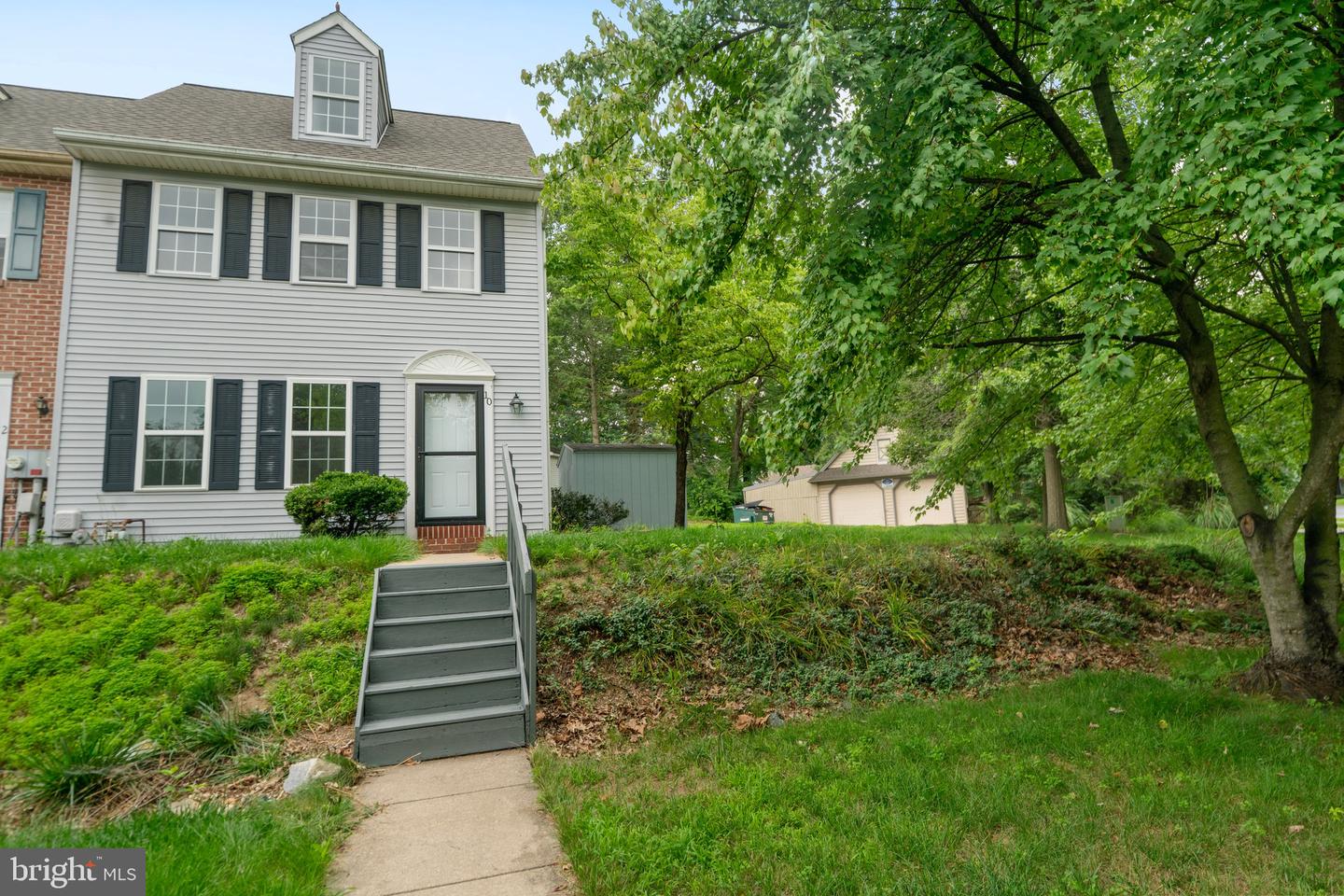 10 PENNWICK DR Property Photo 1