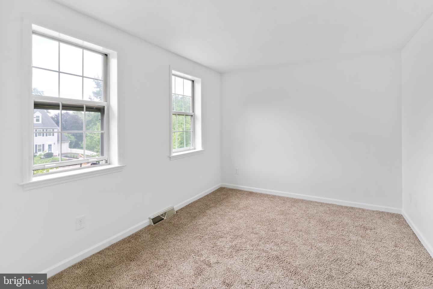 10 Pennwick Dr Property Photo 9