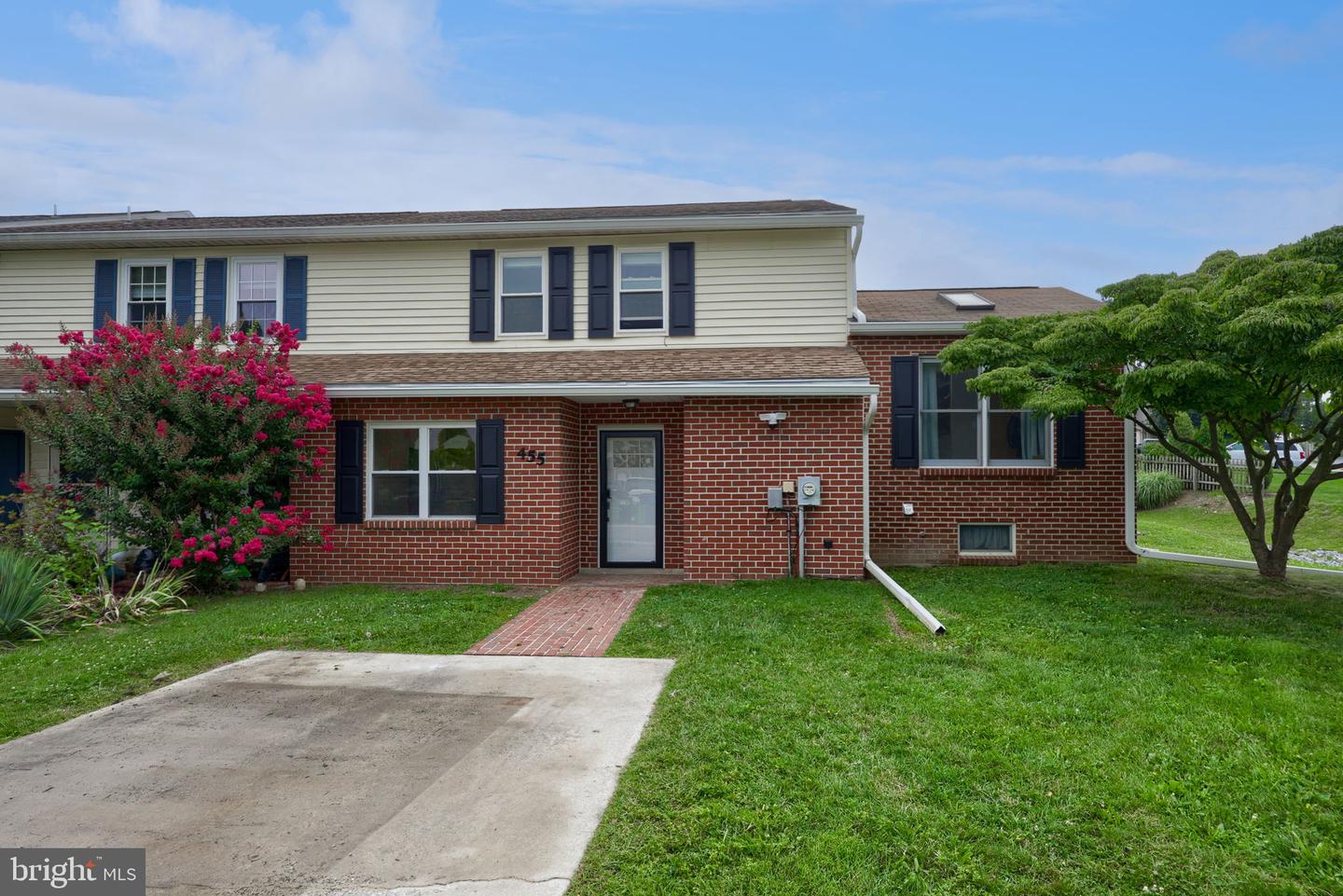 455 Crosswinds Dr Property Photo 1