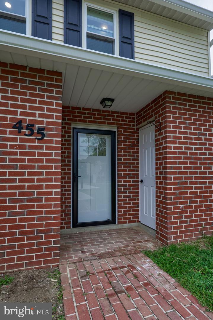 455 Crosswinds Dr Property Photo 2
