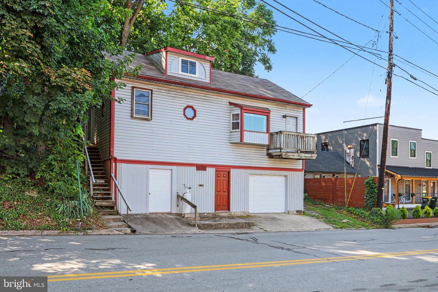 318-320 Linden St Property Photo 44