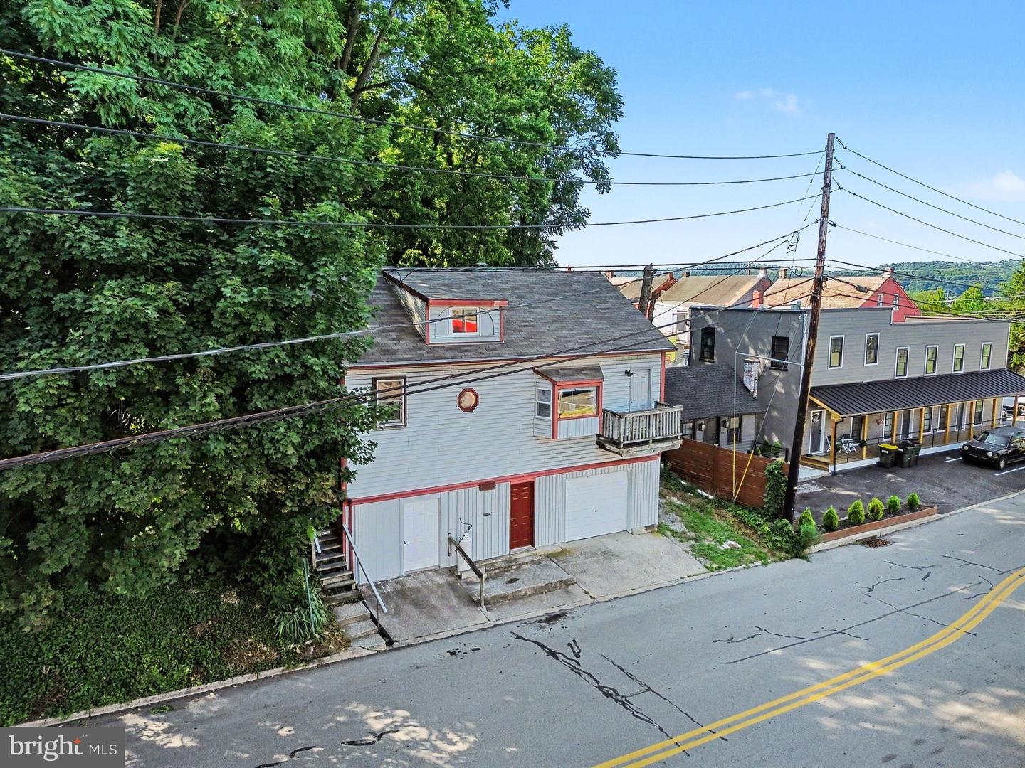 318-320 Linden St Property Photo 45