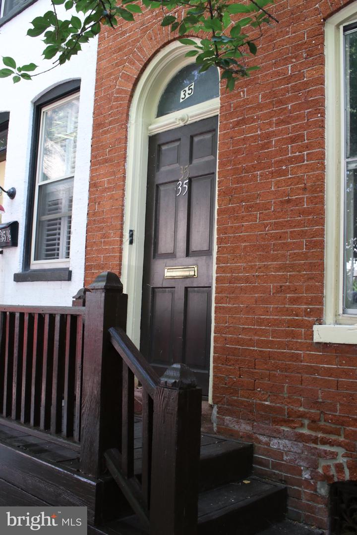 35 N MULBERRY ST Property Photo 1
