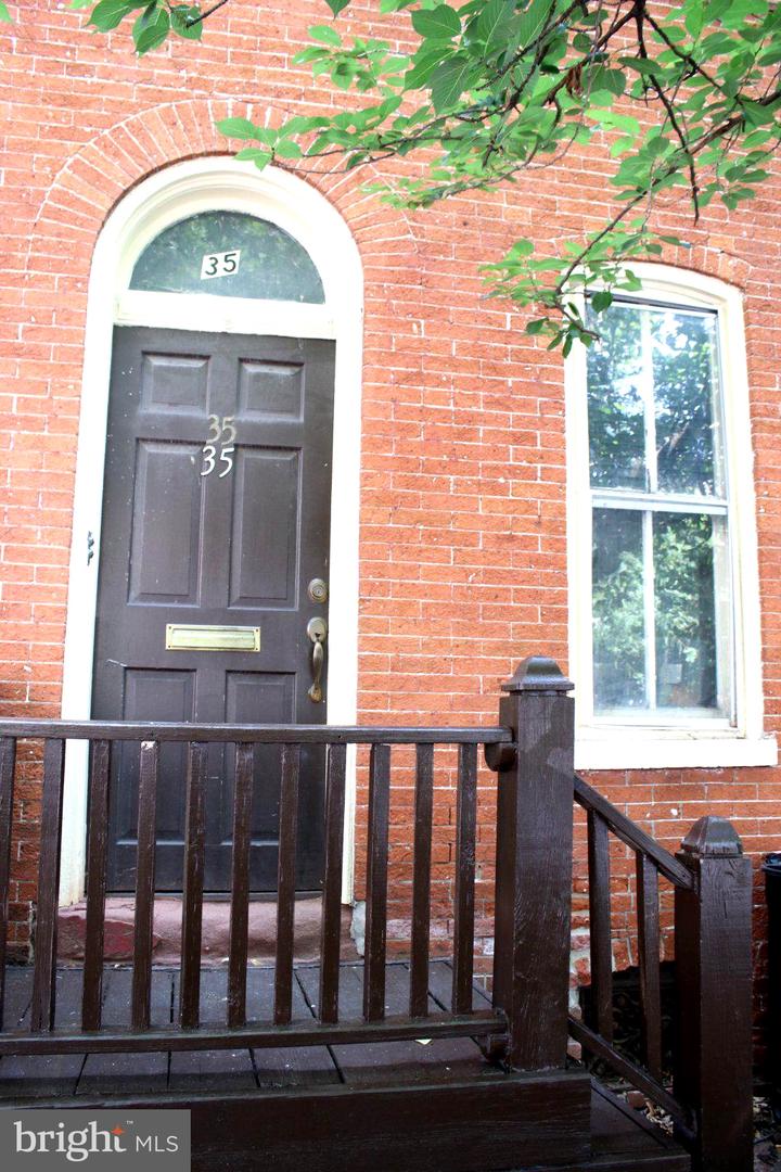 35 N Mulberry St Property Photo 3