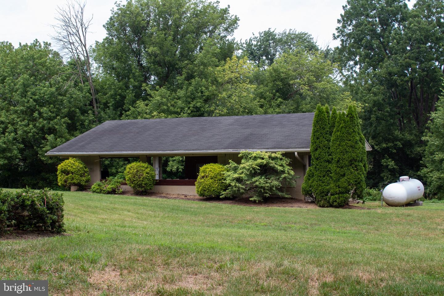 204 Herrville Rd Property Photo 3
