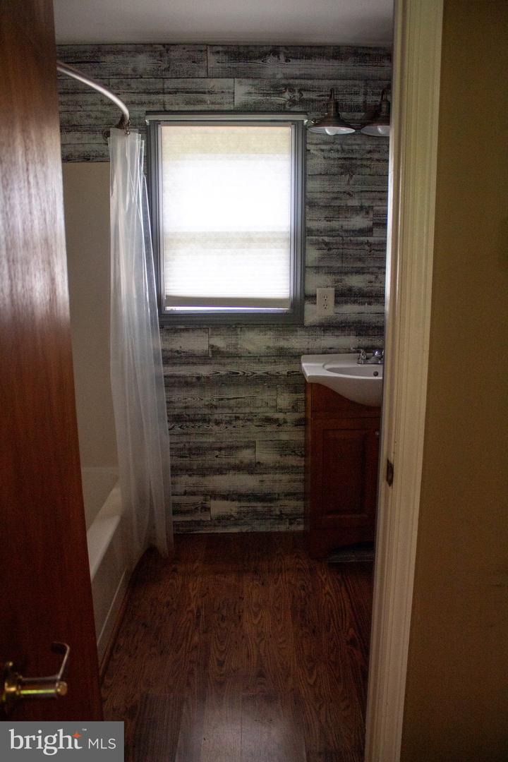 204 Herrville Rd Property Photo 16