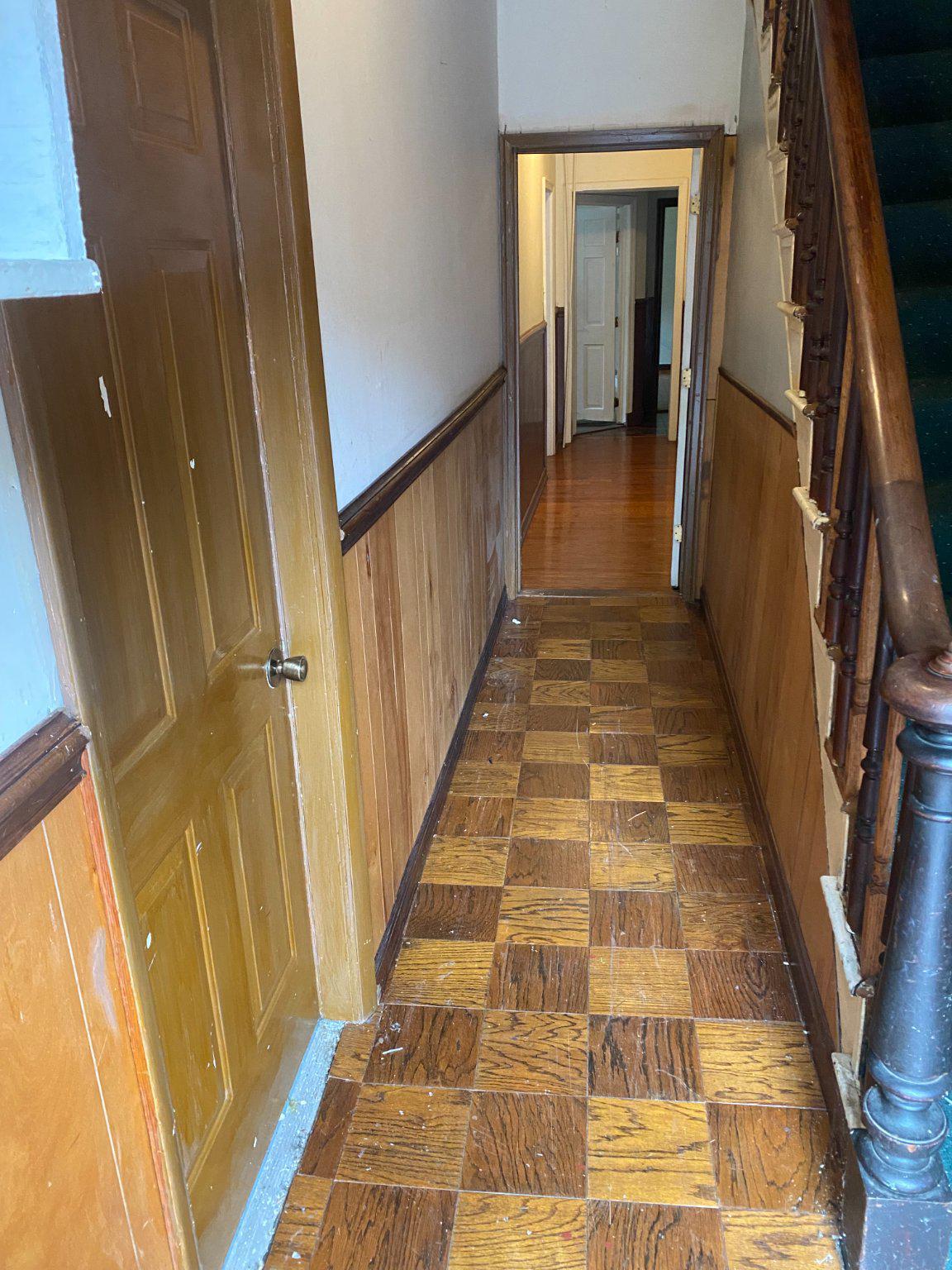 516 W Walnut St Property Photo 3