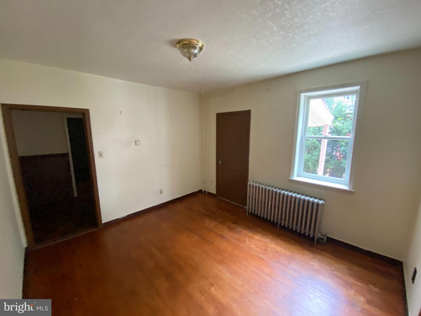 516 W Walnut St Property Photo 6