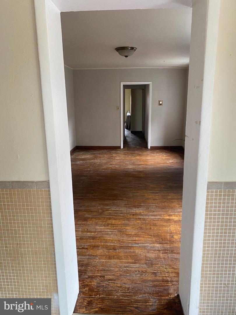 516 W Walnut St Property Photo 15