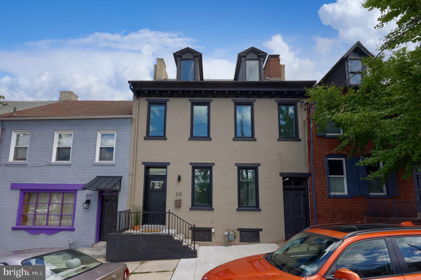 215 N Lime St Property Photo 1