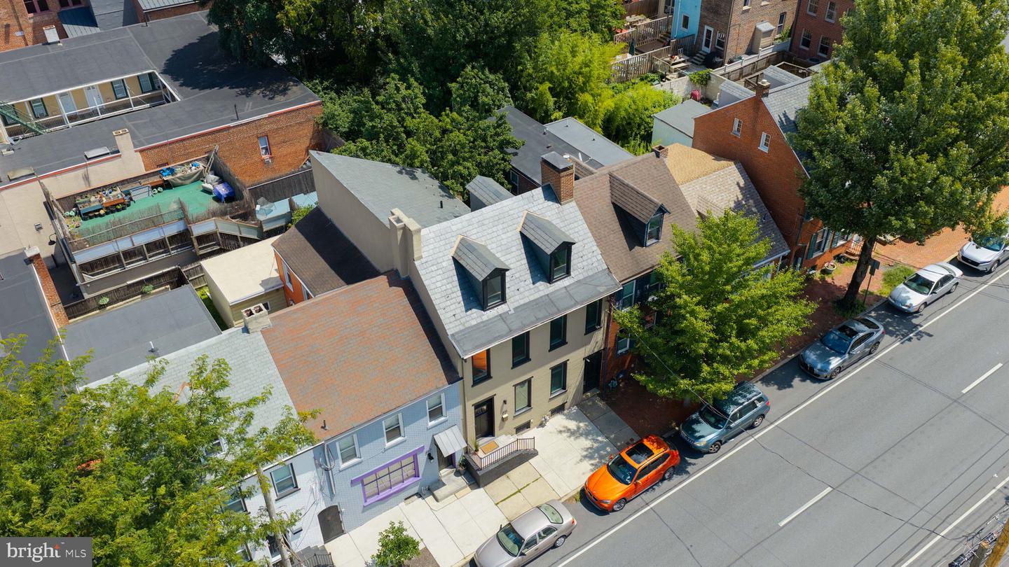 215 N Lime St Property Photo 7