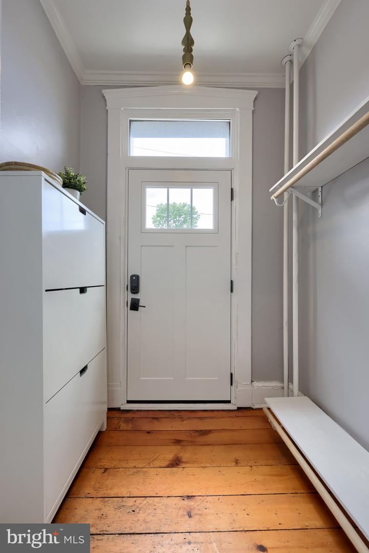 215 N Lime St Property Photo 8
