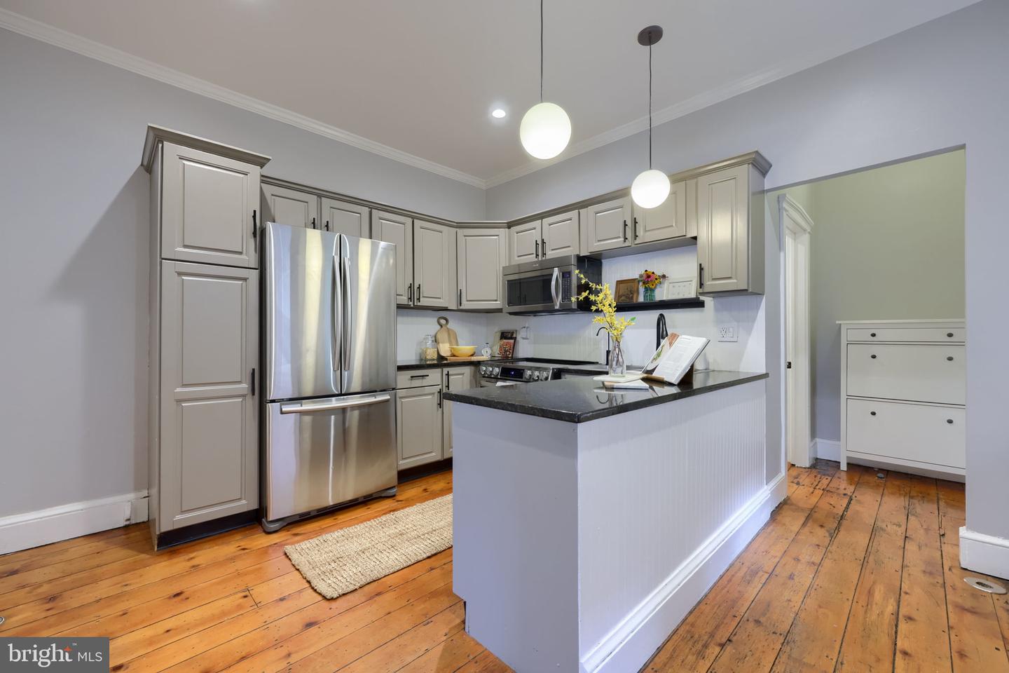 215 N Lime St Property Photo 24