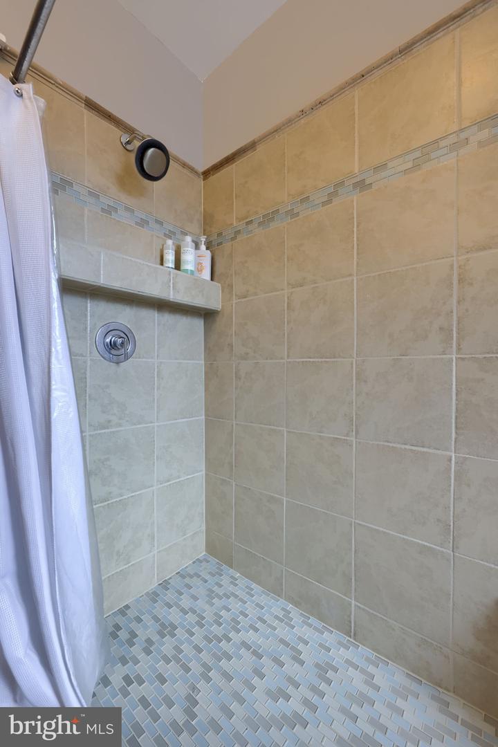 215 N Lime St Property Photo 44