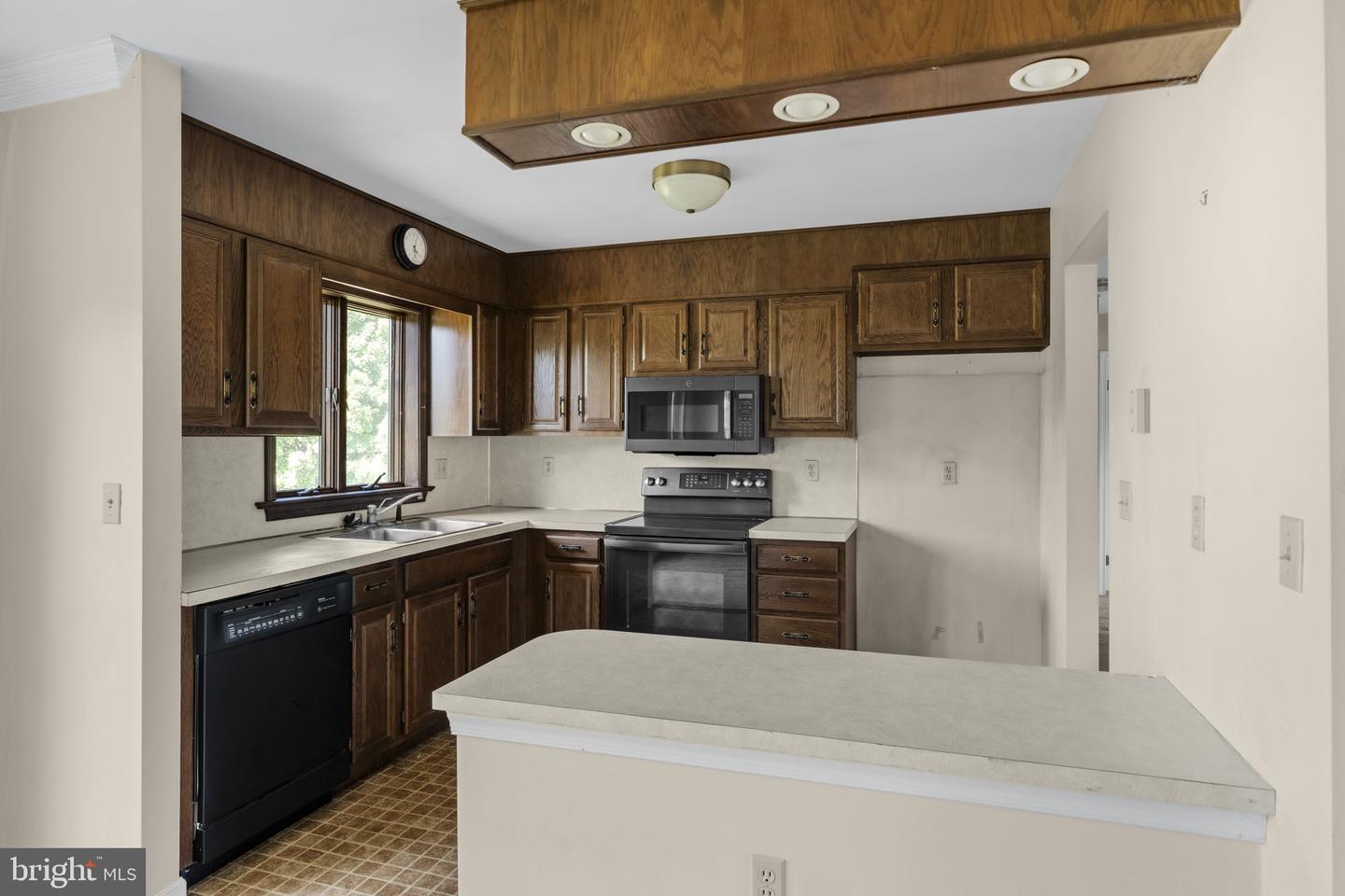 1525 Edinborough Cir Property Photo 8
