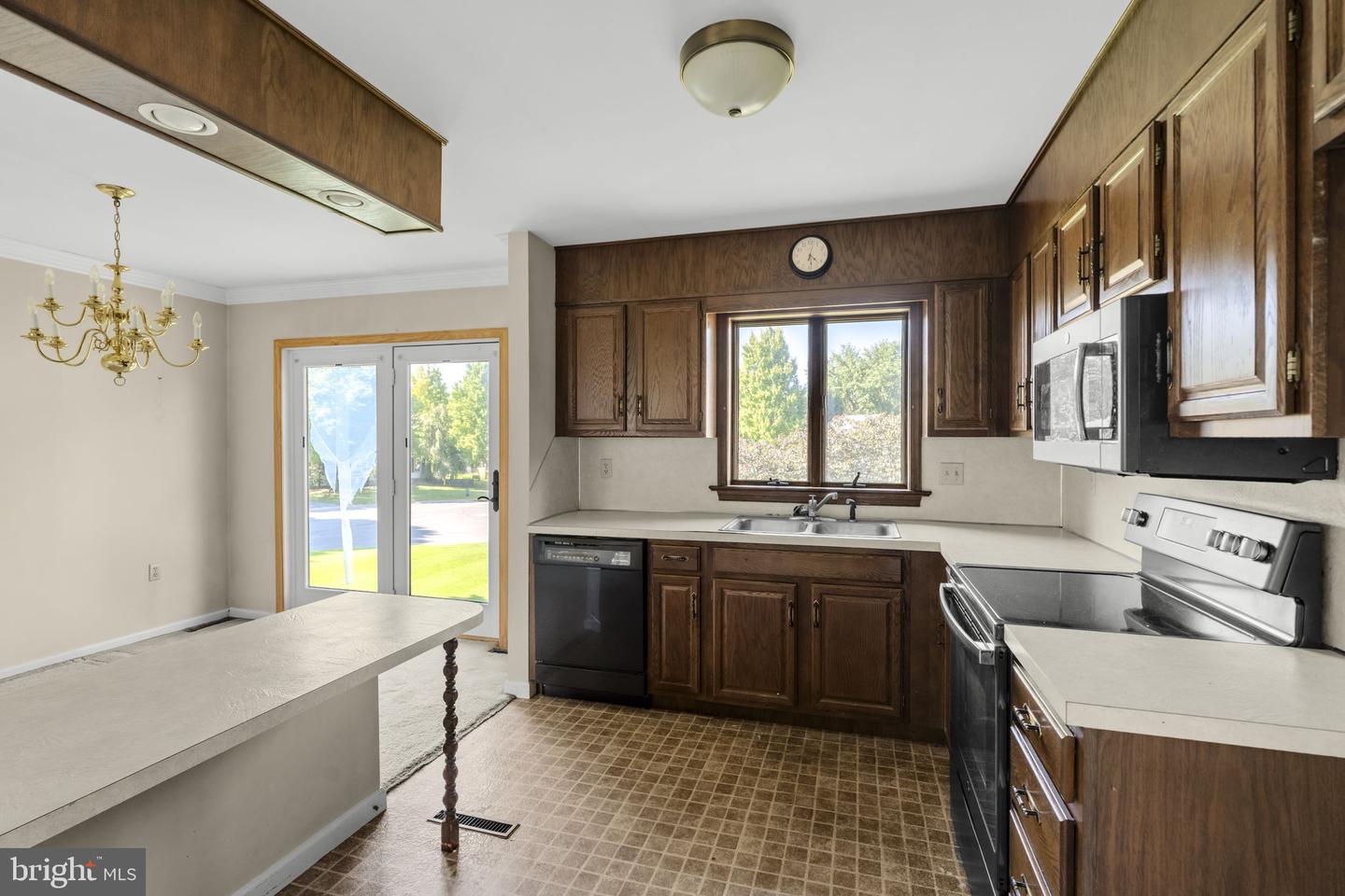 1525 Edinborough Cir Property Photo 11