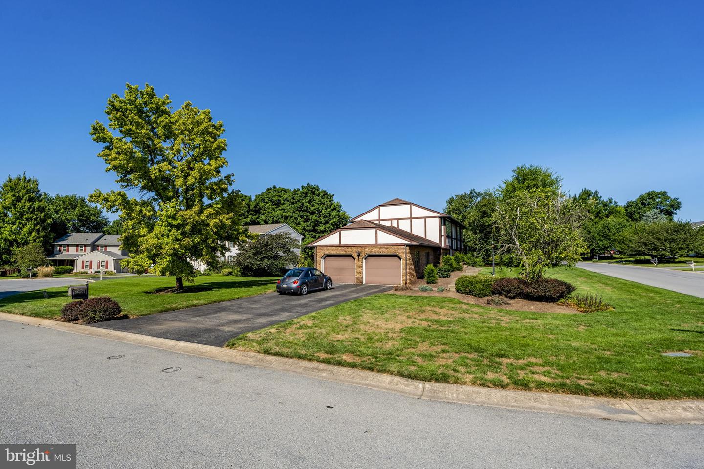 1525 Edinborough Cir Property Photo 32