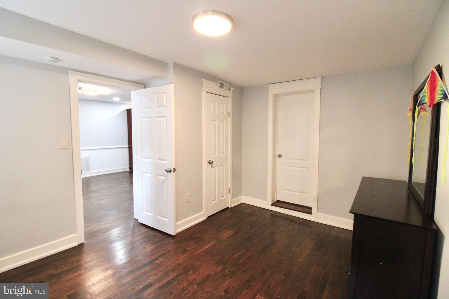 121 Perry St Property Photo 12