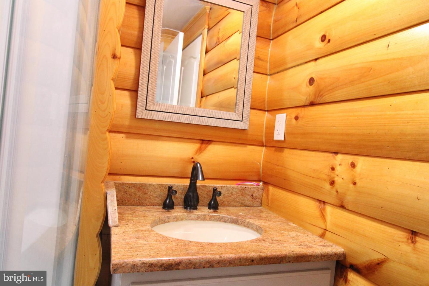 121 Perry St Property Photo 14