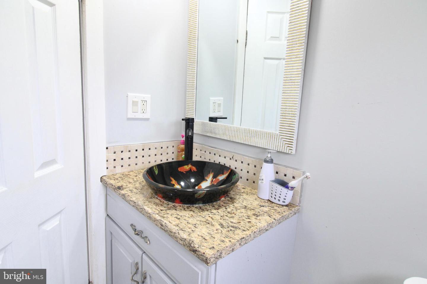 121 Perry St Property Photo 18