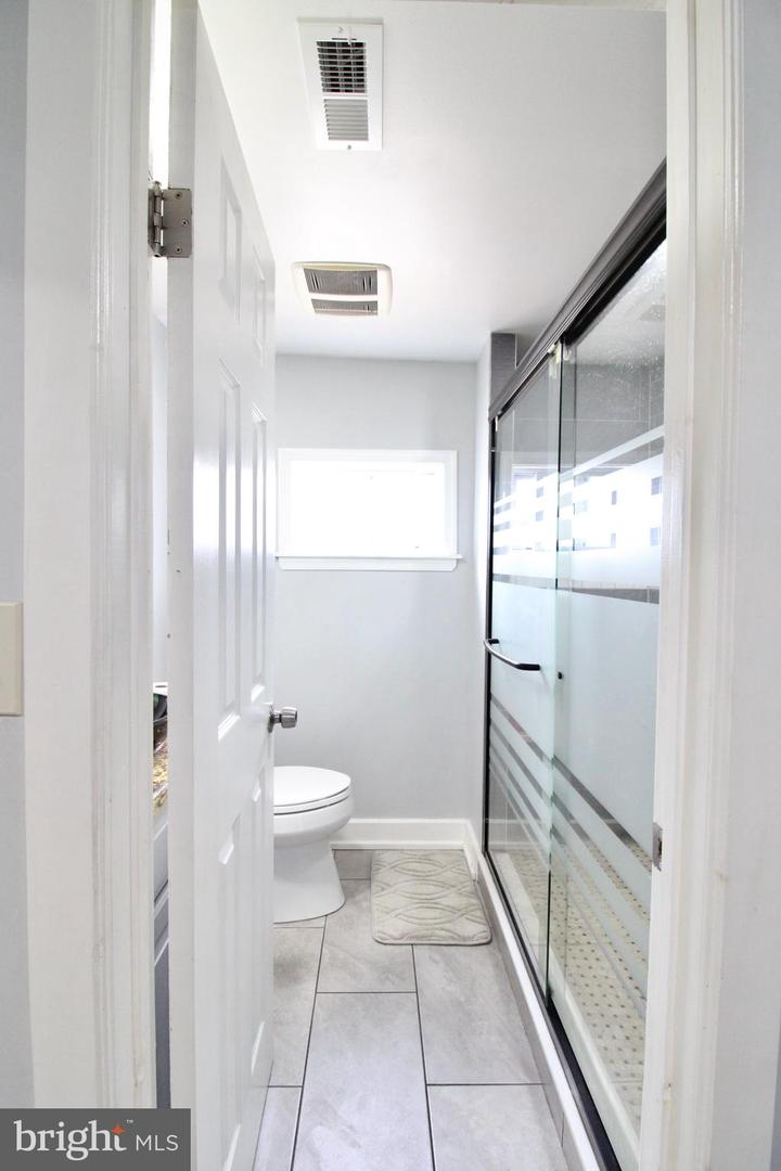 121 Perry St Property Photo 20