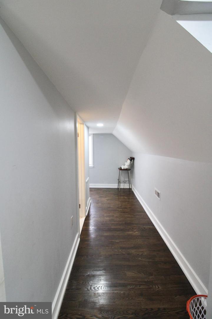121 Perry St Property Photo 23