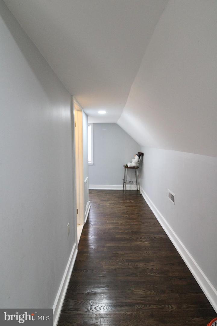 121 Perry St Property Photo 24