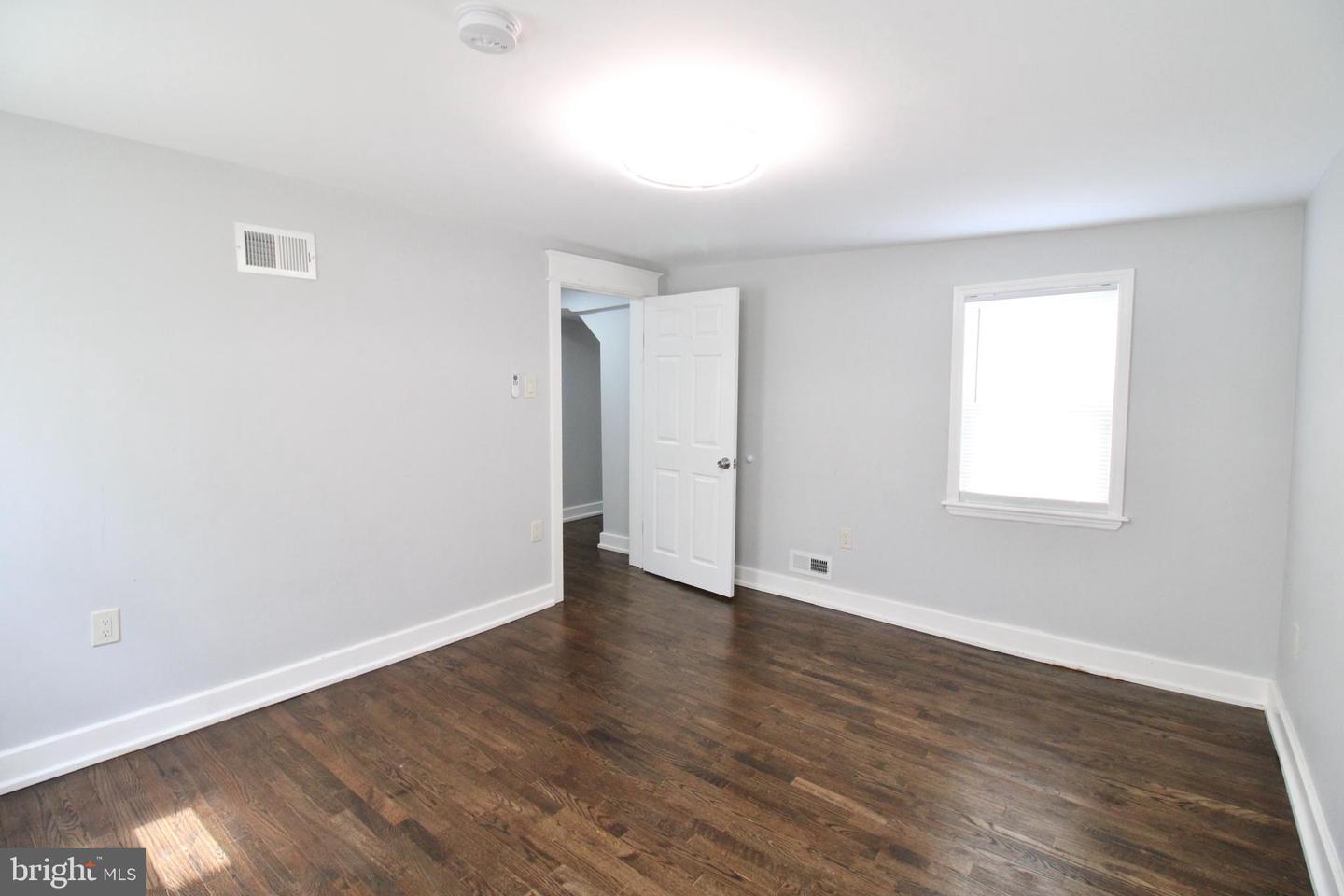 121 Perry St Property Photo 25