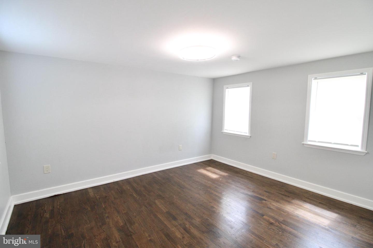 121 Perry St Property Photo 26
