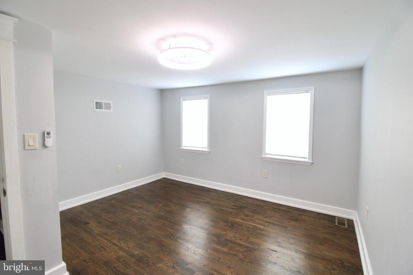 121 Perry St Property Photo 27