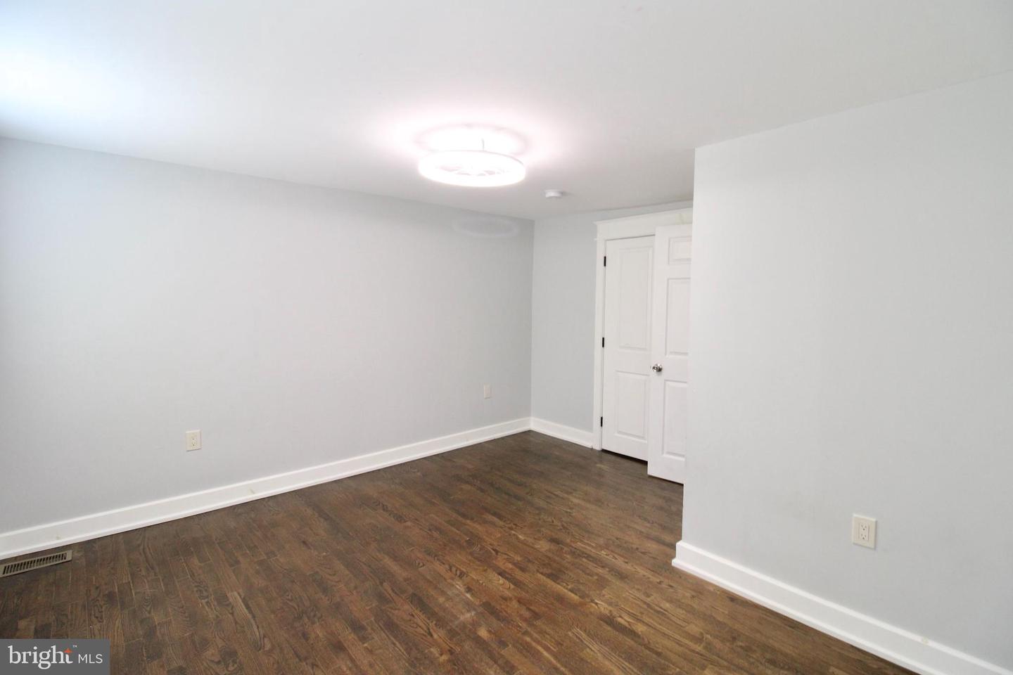 121 Perry St Property Photo 28