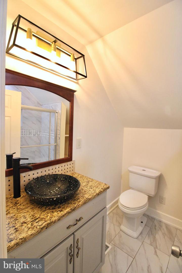 121 Perry St Property Photo 29