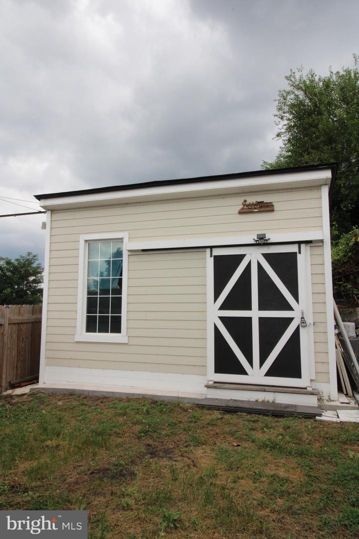 121 Perry St Property Photo 31
