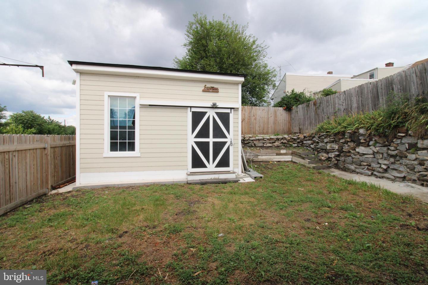 121 Perry St Property Photo 33