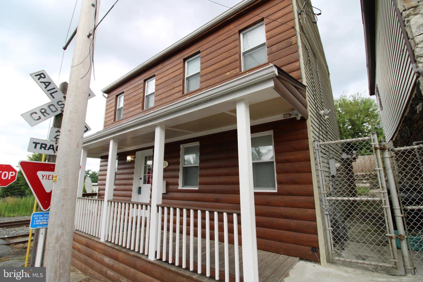 121 Perry St Property Photo 36