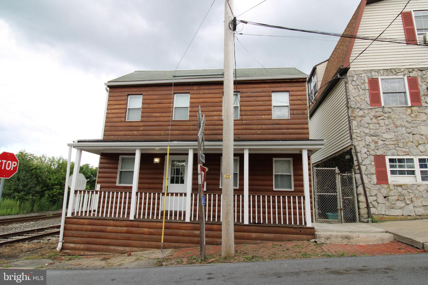 121 Perry St Property Photo 38