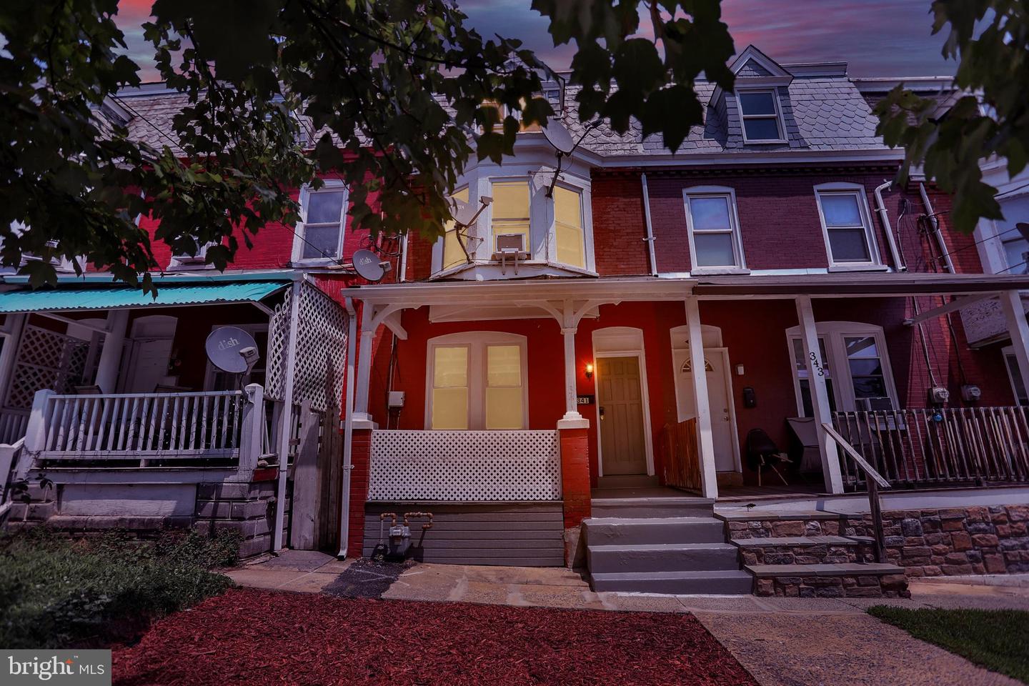 341 S Ann St Property Photo 2