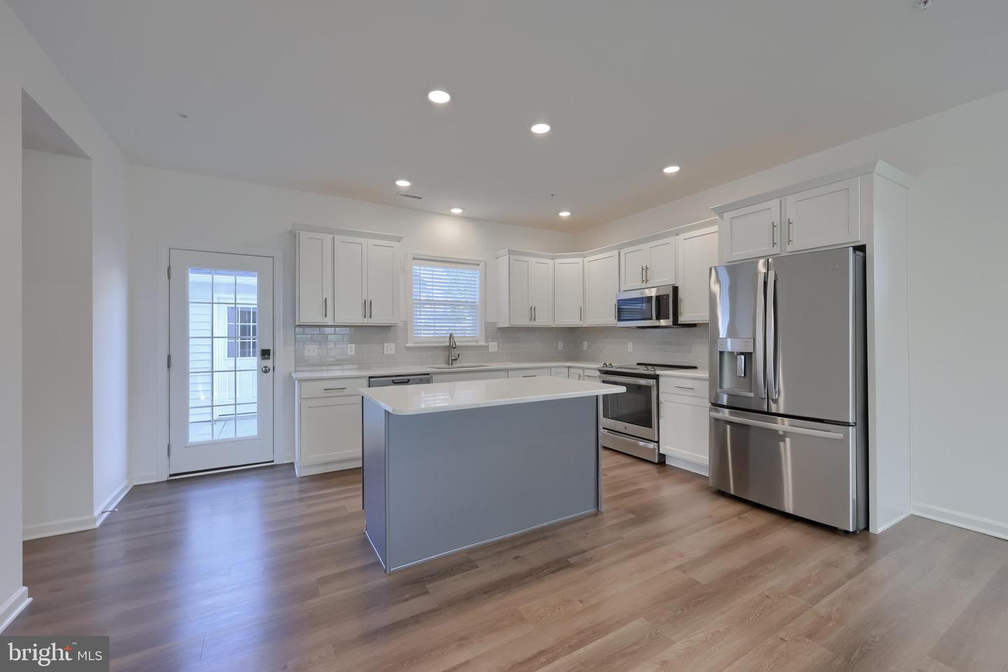 2482 Artesian Way Property Photo 3