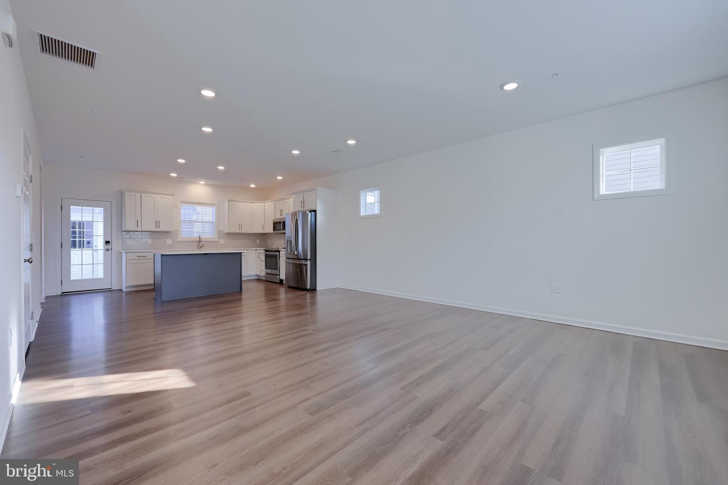 2482 Artesian Way Property Photo 7