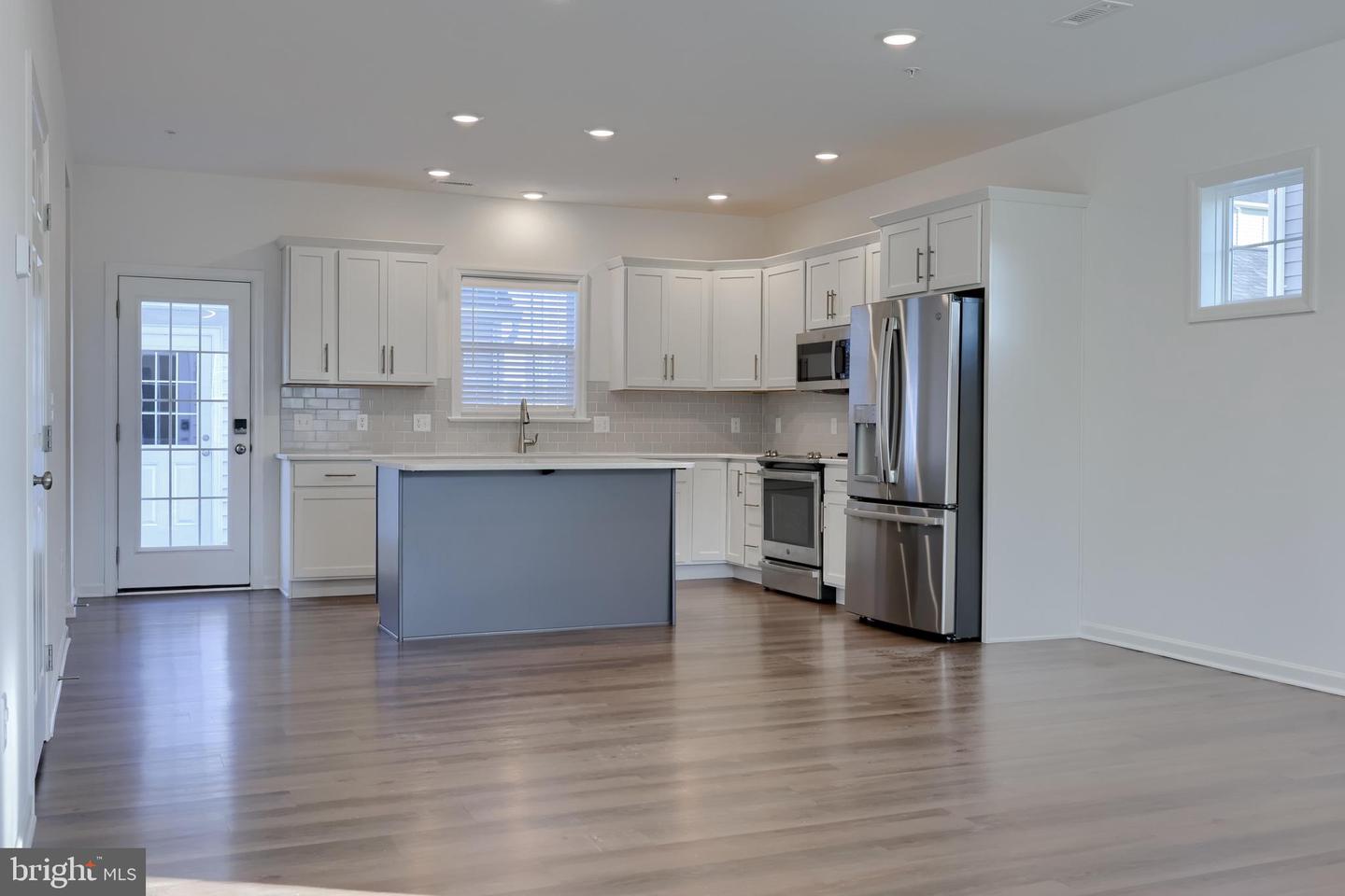 2482 Artesian Way Property Photo 8