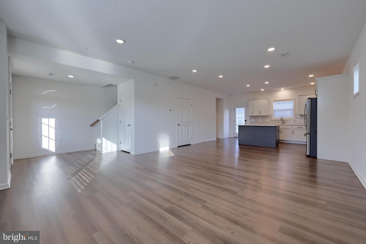 2482 Artesian Way Property Photo 9