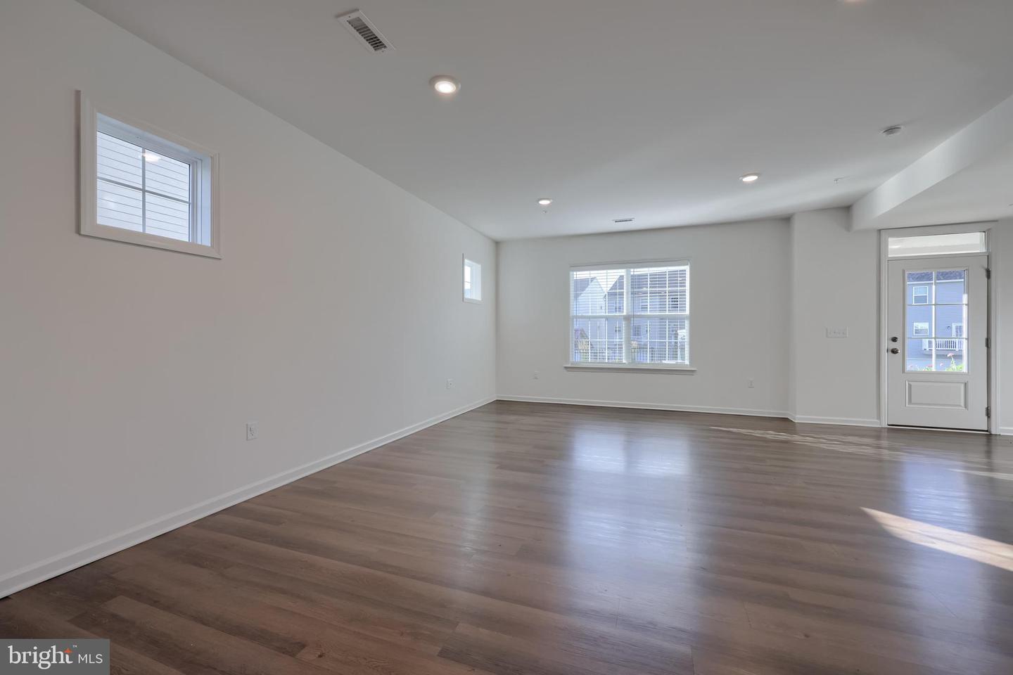 2482 Artesian Way Property Photo 11