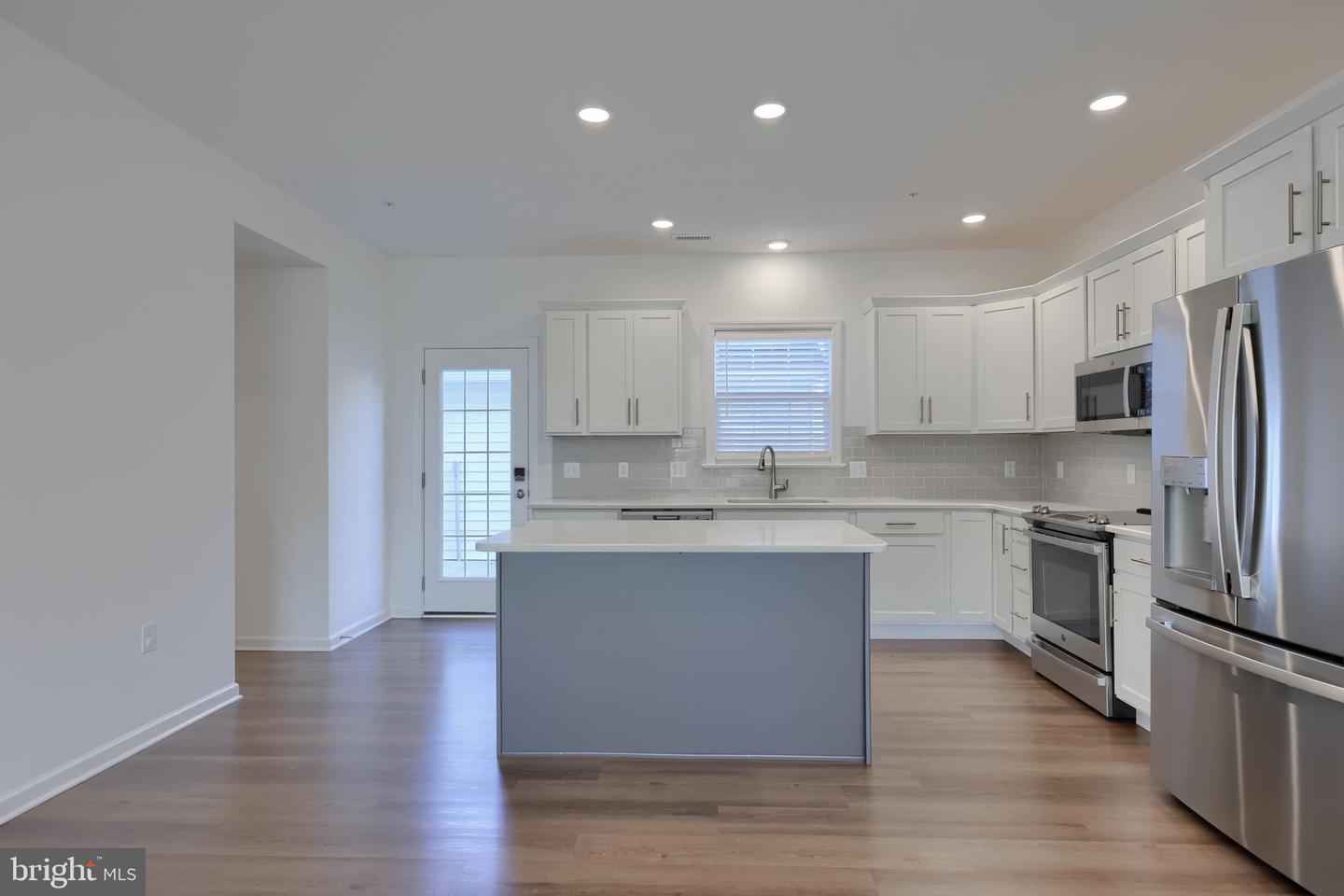 2482 Artesian Way Property Photo 12