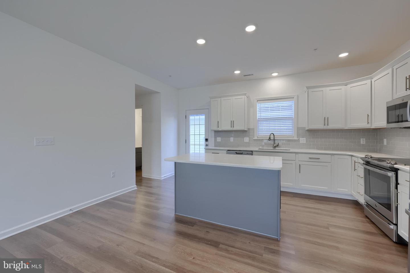 2482 Artesian Way Property Photo 13