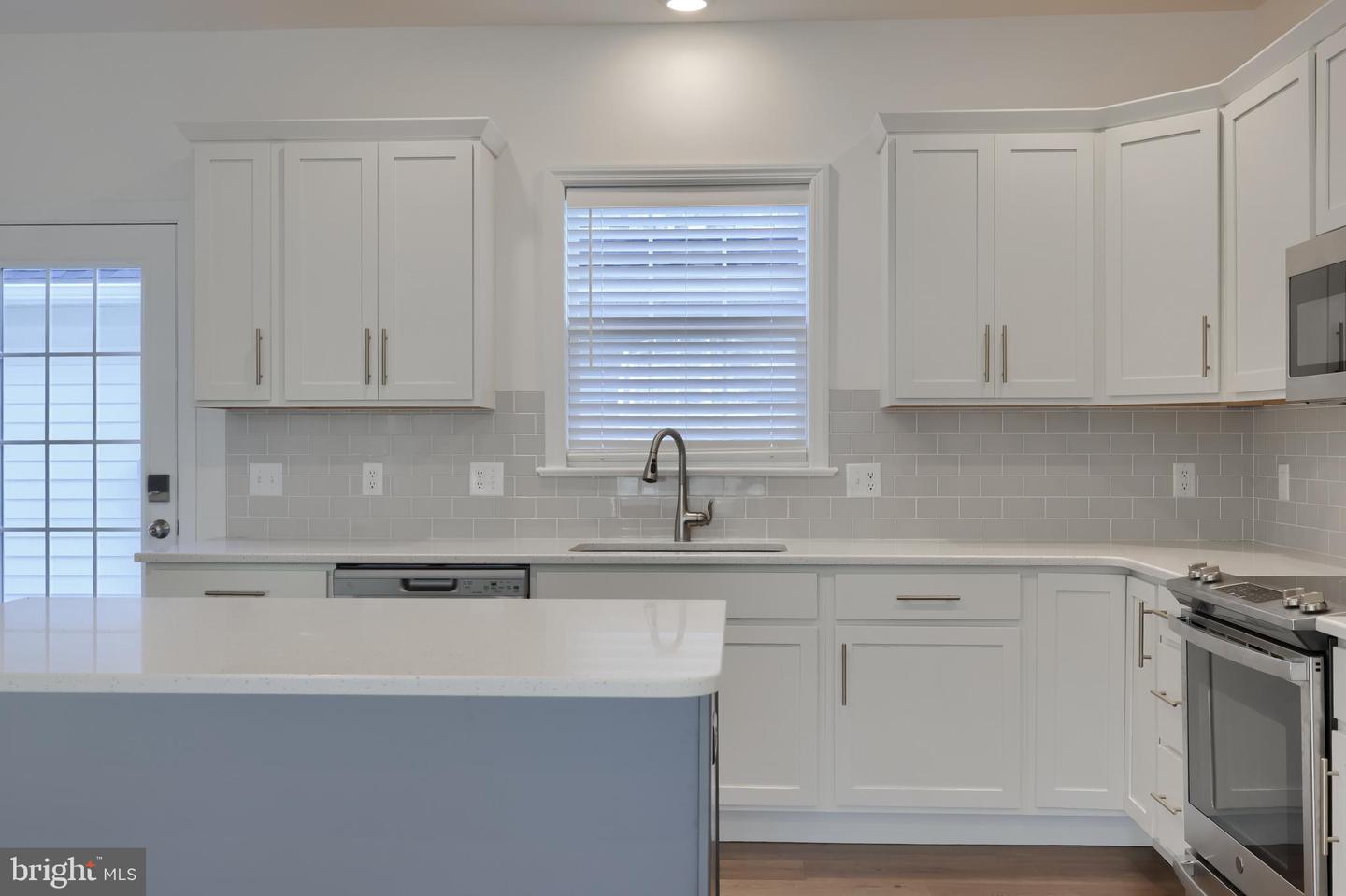 2482 Artesian Way Property Photo 14
