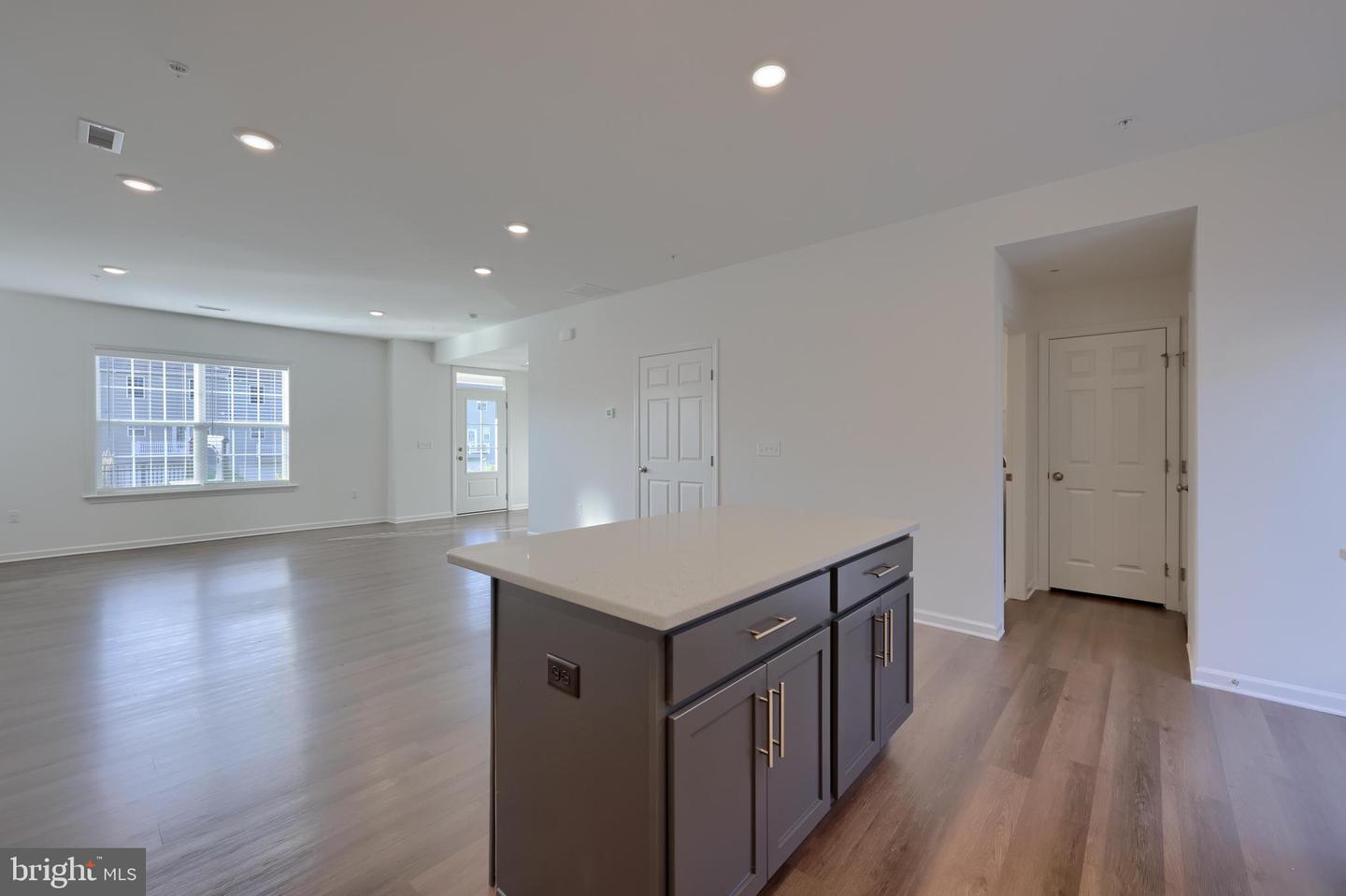 2482 Artesian Way Property Photo 15