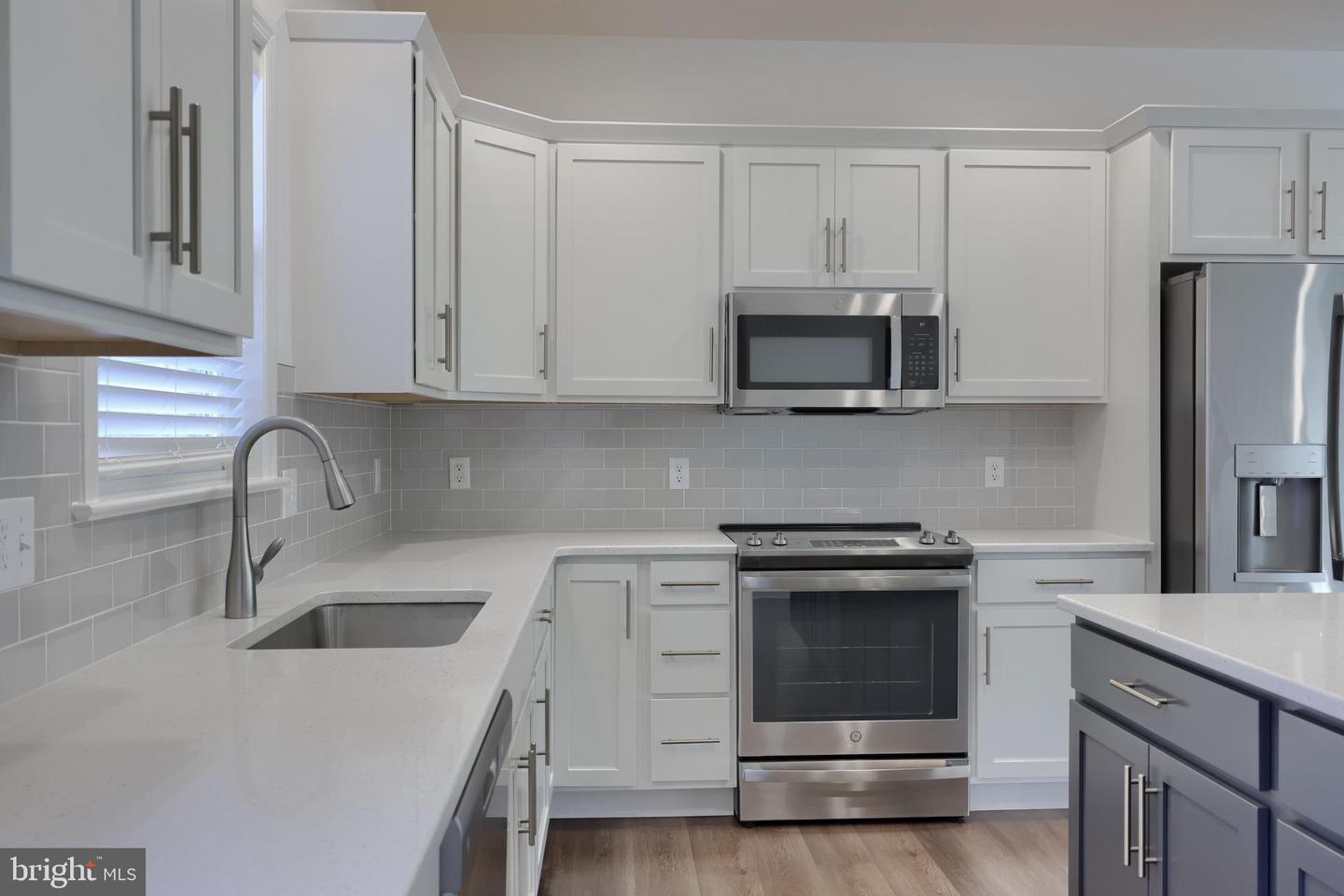 2482 Artesian Way Property Photo 16