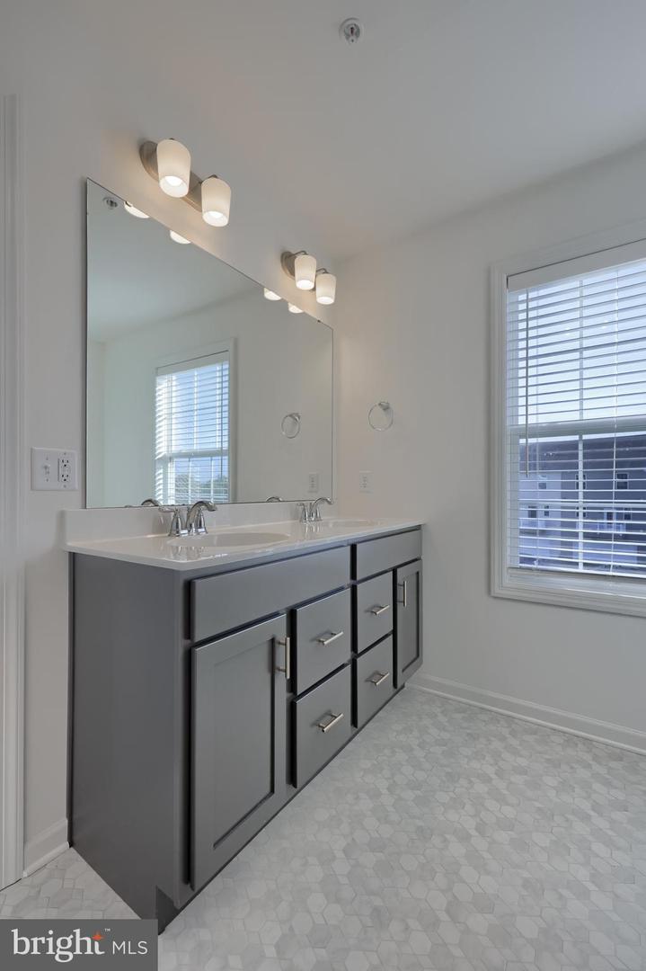 2482 Artesian Way Property Photo 31