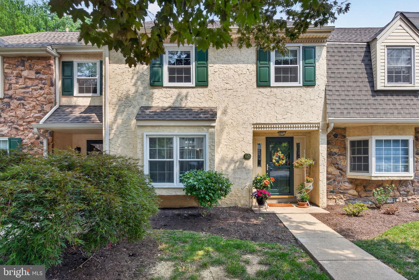129 OAK KNOLL CIR Property Photo 1